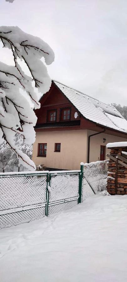 Chata Nad Lazenskym Udolim Luhacovice Exterior photo