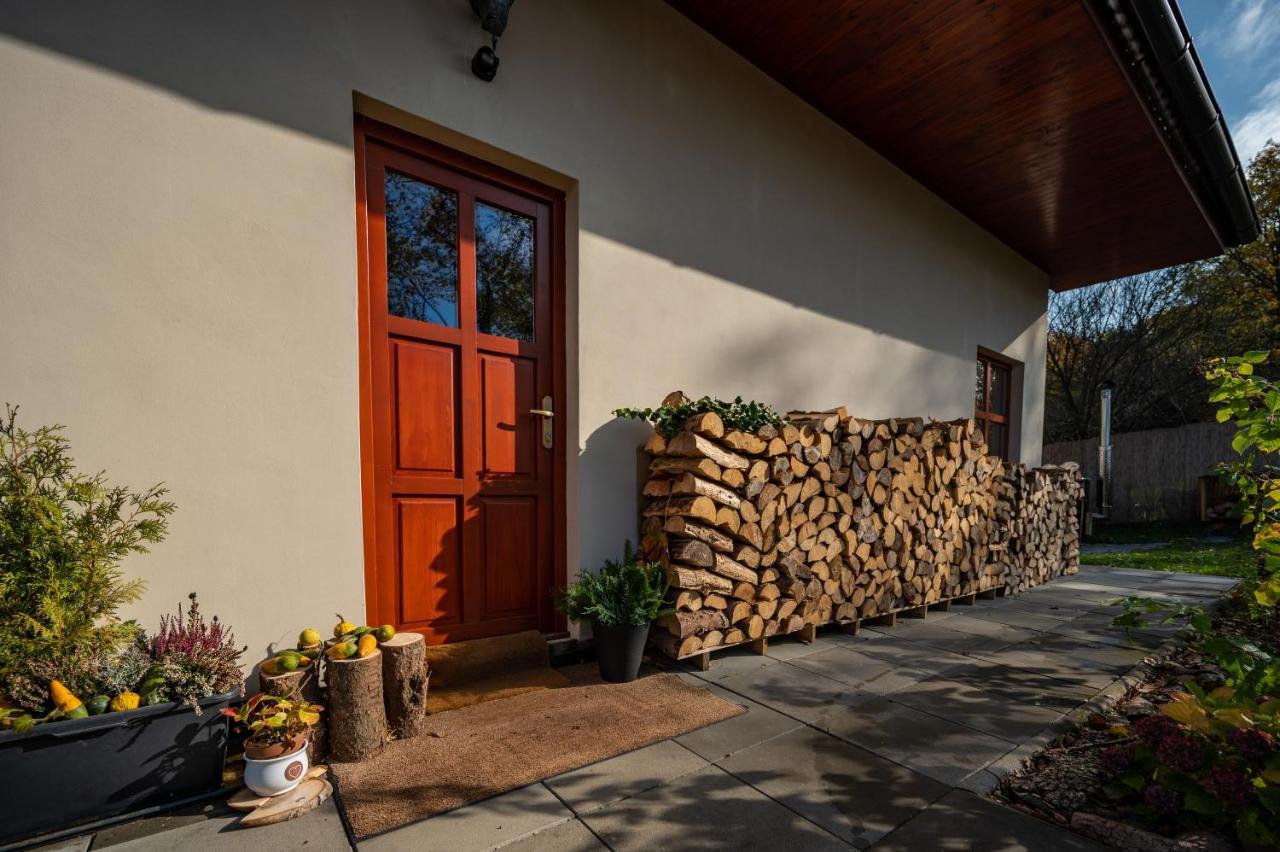 Chata Nad Lazenskym Udolim Luhacovice Exterior photo